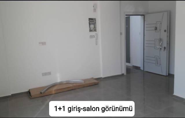 1+1 FLAT FOR SALE IN ALSANCAK, GIRNE, CLOSE TO THE MAIN ROAD AND MARKETS