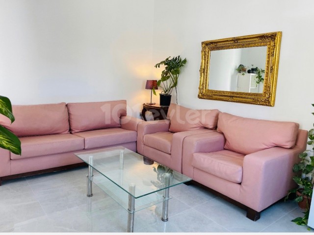 FULLY FURNISHED 2+1 FLAT FOR RENT IN KYRENIA CENTER