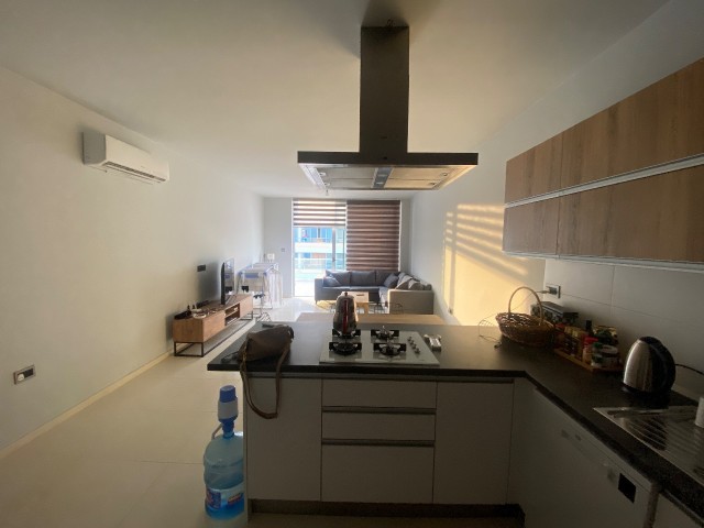 GIRNE KASKAR 1+1 PENTHOUSE MIT TERRASSE UND MEERBLICK, KOMPLETT MÖBLIERTE WOHNUNG ZUM VERKAUF MIT MI