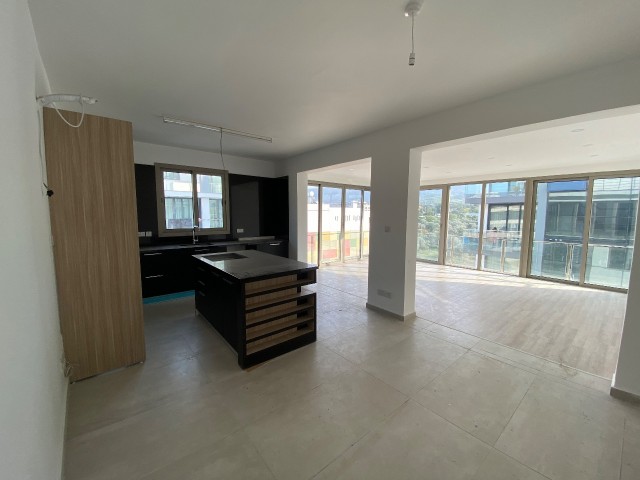 AMAZING 3+1 FLAT FOR SALE IN GIRNE CENTRAL KAR MARKET WITH A TERRACE, A WONDERFUL OPPORTUNITY AT THIS PRICE