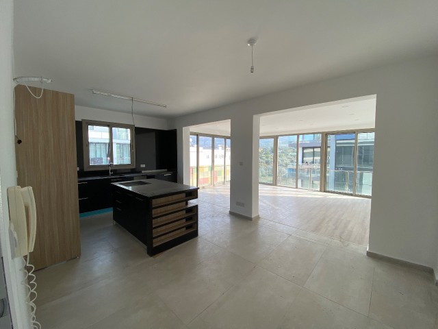 AMAZING 3+1 FLAT FOR SALE IN GIRNE CENTRAL KAR MARKET WITH A TERRACE, A WONDERFUL OPPORTUNITY AT THIS PRICE