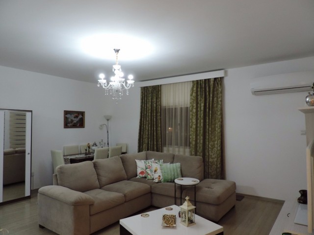 Продается полностью меблированная квартира 2 + 1 в центре Кирении на Кипре. ** 