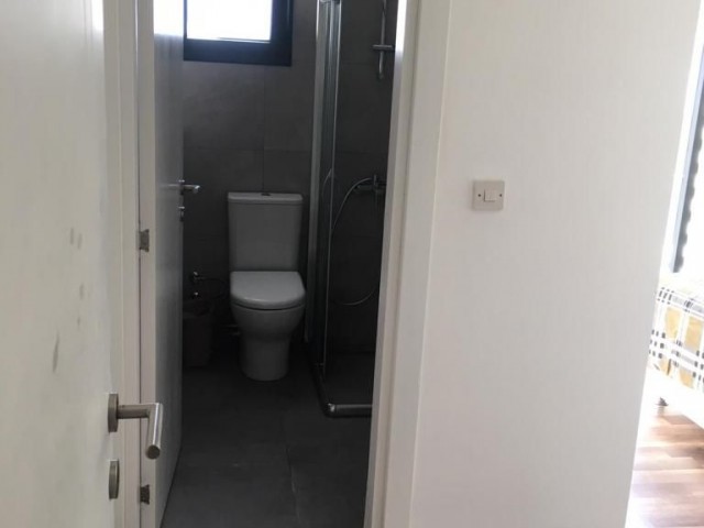 Роскошная 2-комнатная квартира с ванной комнатой в аренду в центре Кирении