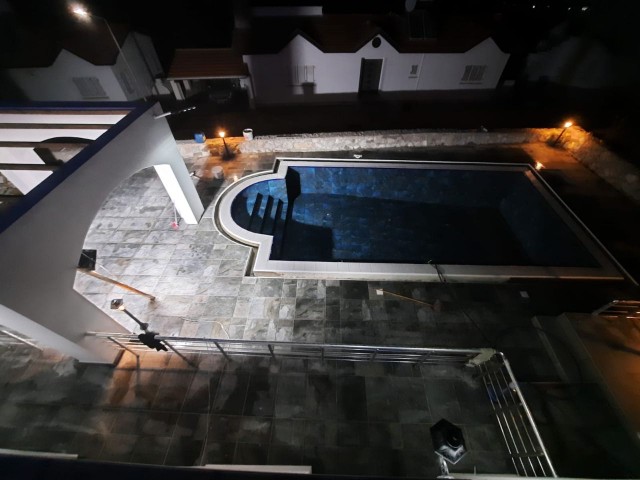 Luxury 3 bedroom ensuite villa in kyrenia center for rent 