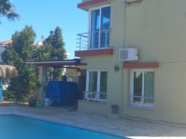 4+1 villa with pool for sale in Karşıyaka