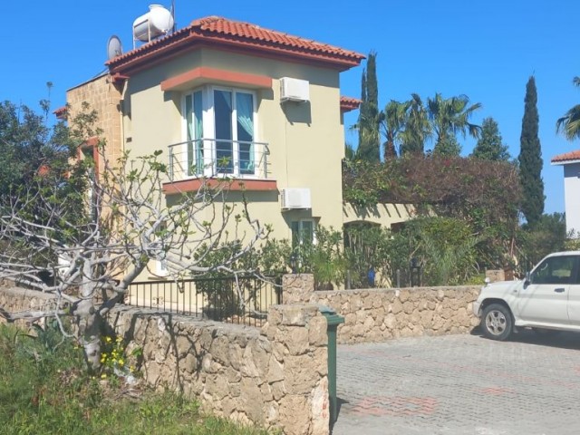 4+1 Villa mit Pool zum Verkauf in Karşıyaka