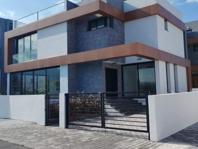 ÇATALKÖYDE LUX 4+1 SATILIK VILLA