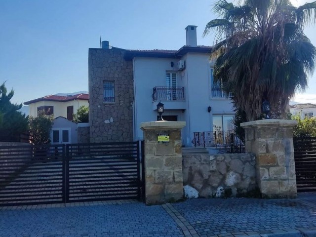 4+1 villa for sale in Çatalköy