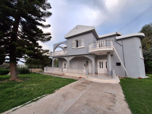 Denize yürüyüş mesafesinde 3+1 villa