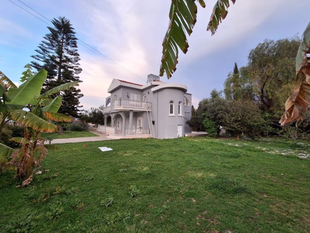 Denize yürüyüş mesafesinde 3+1 villa