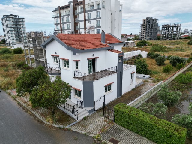 4 + 1 villa for sale in yenibogazici