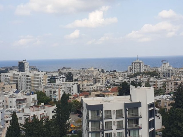 VOLLSTÄNDIG MÖBLIERTE 1+1 WOHNUNGEN MIT ATEMBERAUBENDER AUSSICHT IN EINEM NEUEN GEBÄUDE IM KYRENIA CENTER