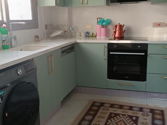 GİRNE MERKEZDE 2+1 DENİZ MANZARALI/JAKUZİLİ/LÜKS SATILIK PENTHOUSE