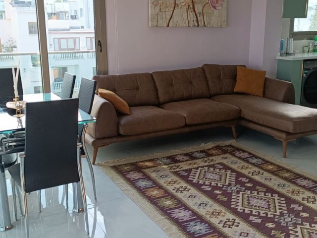 GİRNE MERKEZDE 2+1 DENİZ MANZARALI/JAKUZİLİ/LÜKS SATILIK PENTHOUSE