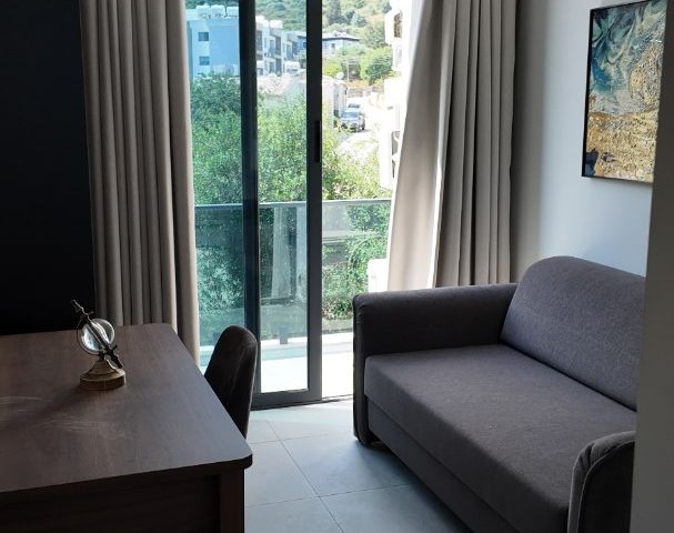 GİRNE ALSANCAKTA SİTE İÇERİSİNDE 3+1  FULL EŞYALI PENTHOUSE