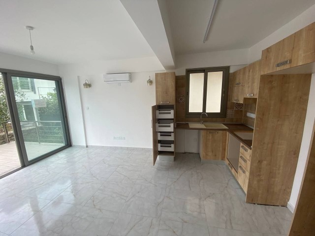 KARAOĞLANOĞLU TRIPLEX 3+1 PRIVATE VILLA WITH SEA VIEW