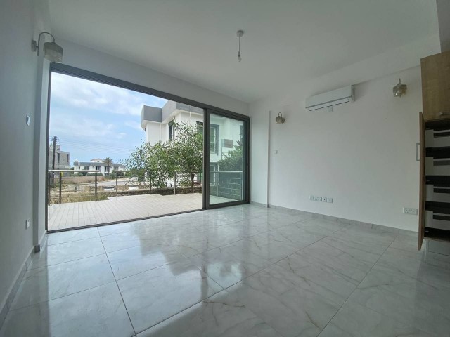 KARAOĞLANOĞLU TRIPLEX 3+1 PRIVATE VILLA WITH SEA VIEW