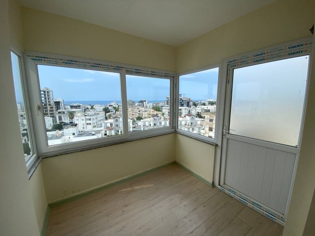 2+1 PENTHOUSE MIT MEERBLICK IN PERFEKTER LAGE IM KYRENIA CENTER