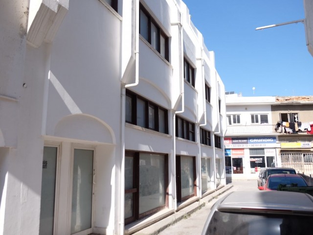 Geschäftsgebäude zum Verkauf in der Stadtmauer von Nikosia