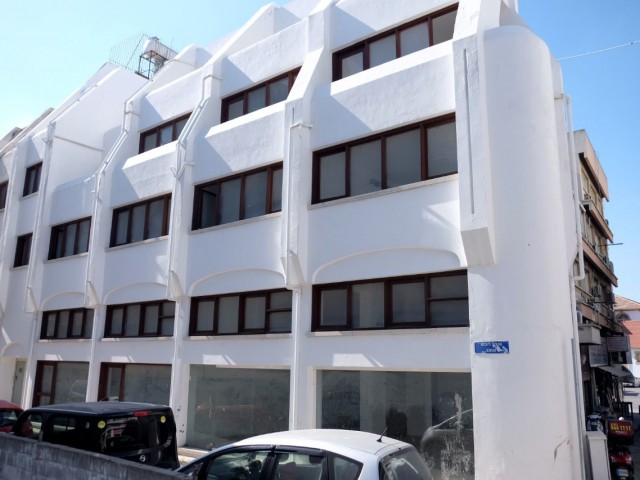Коммерческое здание на продажу в городских стенах Никосии