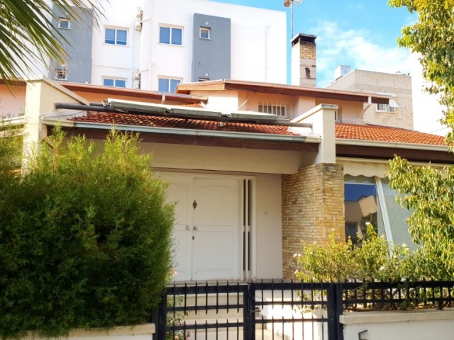 Ortaköyde Satılık Villa