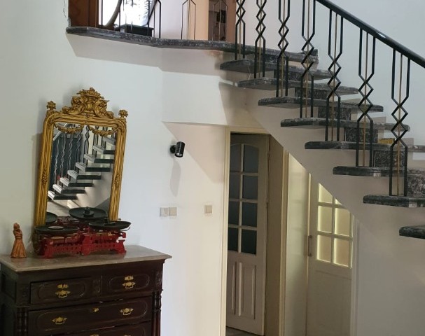 Ortaköyde Satılık Villa