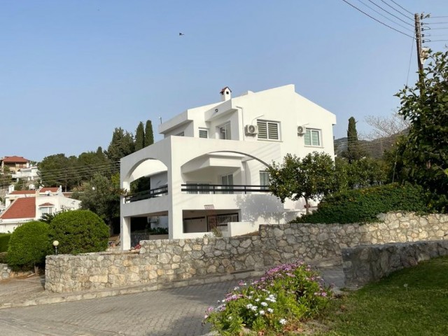 Villa zu vermieten mit großem Garten in Bellapais