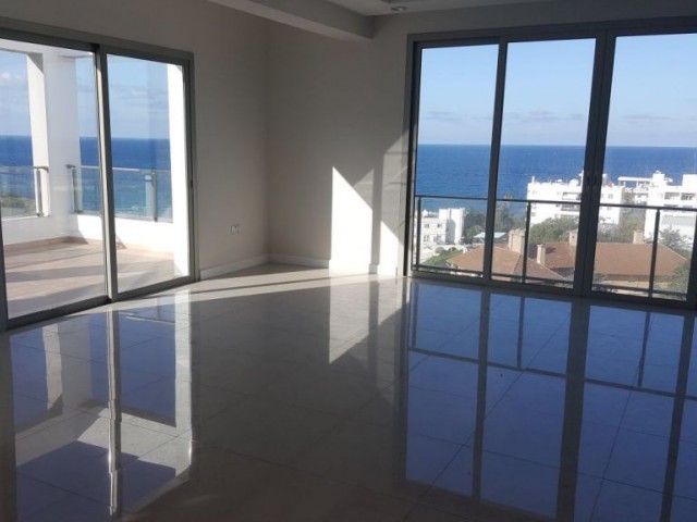 GİRNE 'DE MUHTEŞEM MANZARALI  SATILIK PENTHOUSE