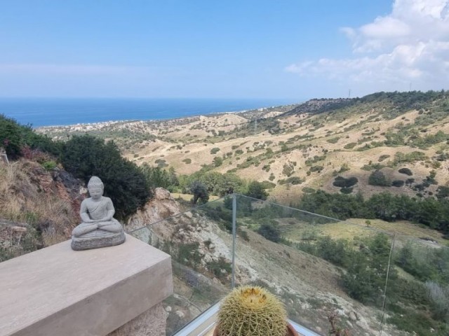 Wunderschöne private Villa mit atemberaubendem Blick auf die Küste und die Berge