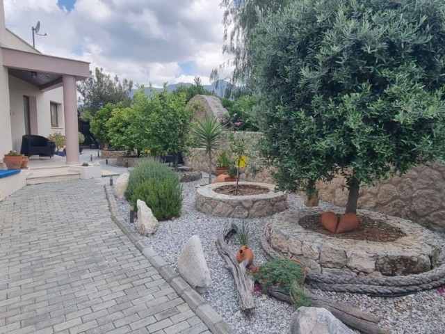 Wunderschöne private Villa mit atemberaubendem Blick auf die Küste und die Berge