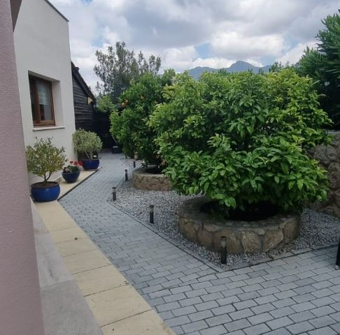 Wunderschöne private Villa mit atemberaubendem Blick auf die Küste und die Berge