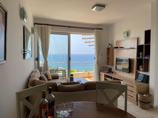 Penthouse with uninterrupted sea and mountain view (100 meters from the beach)