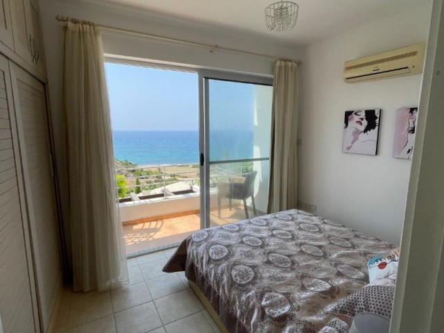 Penthouse with uninterrupted sea and mountain view (100 meters from the beach)