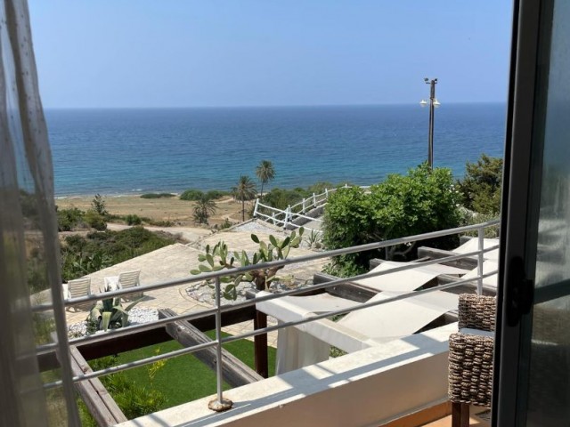 Penthouse with uninterrupted sea and mountain view (100 meters from the beach)