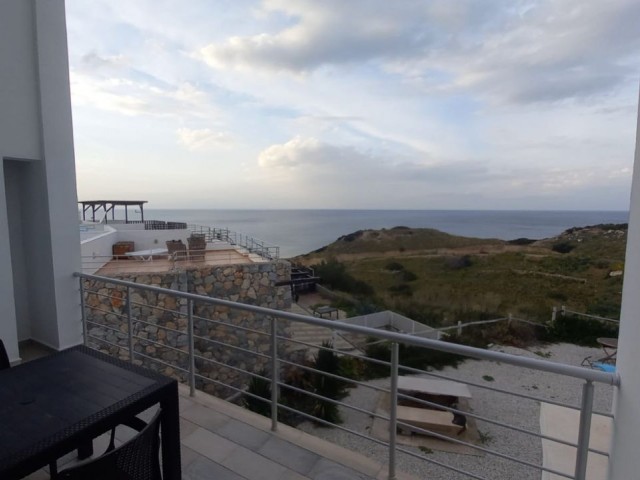 Neu gestaltetes Penthouse mit makellosem Meerblick