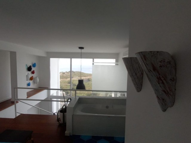 Neu gestaltetes Penthouse mit makellosem Meerblick