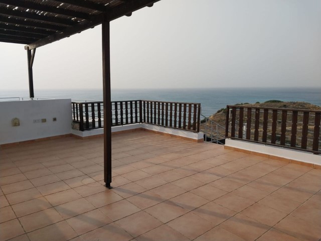 Ein Apartment in einem riesigen Gebäude direkt am Meer, Panorama-Dachterrasse mit Meer- und Bergblick (ideal für große Familien)