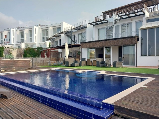 Ein Apartment in einem riesigen Gebäude direkt am Meer, Panorama-Dachterrasse mit Meer- und Bergblick (ideal für große Familien)