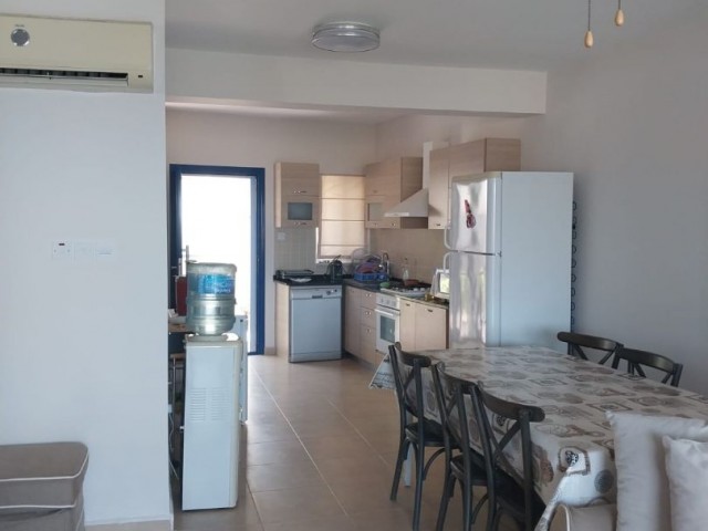 Ein Apartment in einem riesigen Gebäude direkt am Meer, Panorama-Dachterrasse mit Meer- und Bergblick (ideal für große Familien)