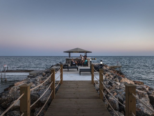 Penthouse mit 2 Schlafzimmern und Whirlpool auf der Dachterrasse direkt am Meer