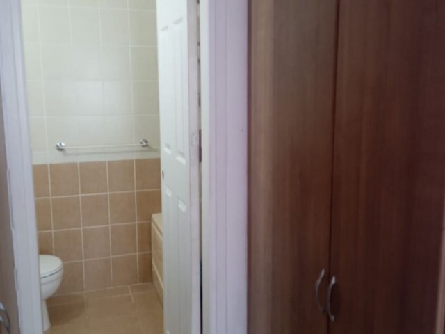 Kyrenia Alsancak. 3+1 flat, 2 bathrooms, within the complex. 1 floor.