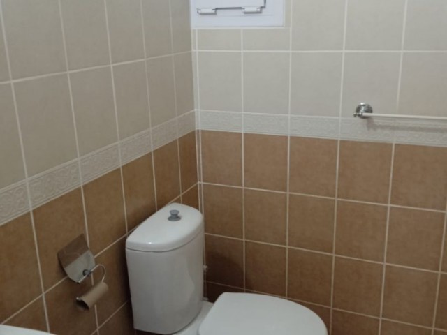 Girne Alsancak. 3+1 daire, 2 banyo, site ici. 1 kat.