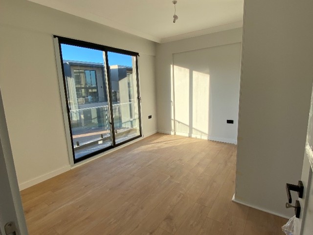 3+1 Loft-Wohnung zum Verkauf in der Nähe des Strandes Kervan Saray