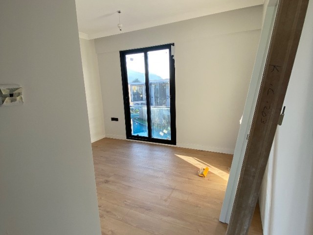 3+1 Loft-Wohnung zum Verkauf in der Nähe des Strandes Kervan Saray