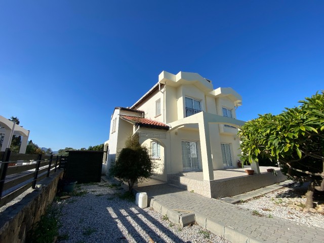 3+1 villa for sale in Alsancak, 100 meters from the sea