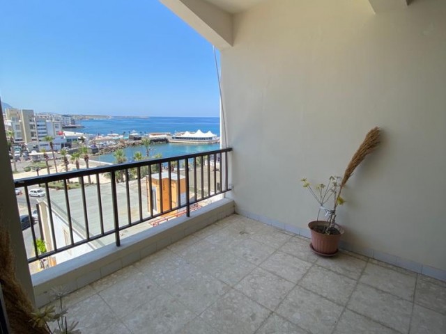 Girne eski Limanda satılık 5+1 daire 