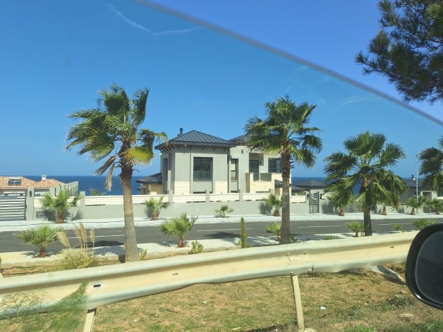 4+1 villa for sale by the sea in Esentepe