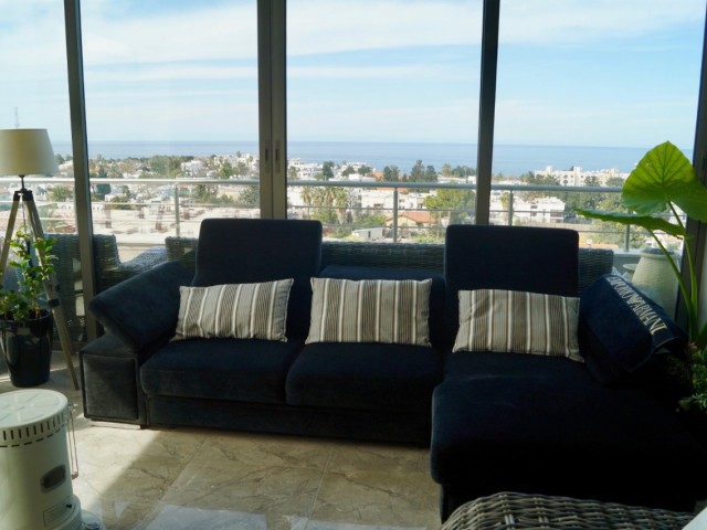 Girne merkezde satılık 3+1 penthouse 