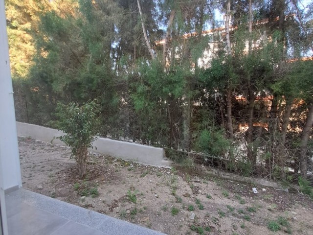 Girne Doğanköyde havuzlu sitede satılık 2+1