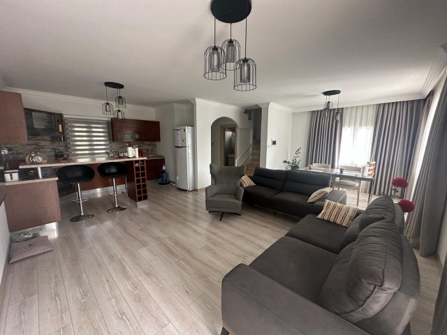 Girne Çatalköyde denize sıfır satılık 4+1 villa 